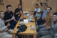 Ket. Foto : Ketua Plt PWI Bengkalis, Alfisnardo dan Plt Sekretaris, Andrias, Gelar Rapat Perdana Bersama Anggota, Kamis (27/02/2025) di Duri, Kabupaten Bengkalis