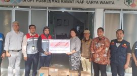 Ket. Foto : Pertamina Hulu Rokan (PHR) menyalurkan bantuan obat-obatan bagi warga terdampak banjir di Kecamatan Rumbai, Pekanbaru, Kamis (13/3/2025).