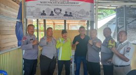 Ket. Foto : Kanit Binmas Polsek Binawidya, Iptu Kamra Junaedy, Meninjau Salah Satu Posko Forum Komunikasi Harkamtibmas.