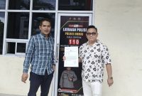 Ket. Foto : Hendy, S.H Bersama Rudi Gunawan, S.H. Kuasa Hukum Toton Sumali, di Polres Dumai, Saat Membuat Laporan Pencemaran Nama Baik. 