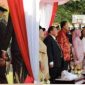 Ket. Foto : Jaksa Agung saat memberikan Penghargaan Adhi Adhyaksa kepada Rico Sinaga