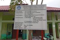 Ket. Foto : Papan plang proyek tidak tertulis tanggal pelaksanaan mulai di kerjakan dan berakhir kapan. 