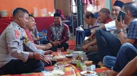 Ket.Foto : Suasana Pelaksanaan Maulid Nabi 1447 H, terlihat akrab 
forkopimcam Kecamatan Langsa Kota, Babinsa, Bhabinkamtibmas dari Polsek dan Koramil, tokoh masyarakat, tokoh adat, tokoh agama dan undangan dari tokoh masyarakat Tiong Hoa.