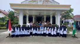Ket. Foto : 45 Rombongan Kafilah Kota Langsa yang dilepas, Walikota Langsa Jeffry Sentana S Putra, SE, untuk mengikuti Musabaqah Tilawatil Qur'an (MTQ) XXXVII Aceh Tahun 2025.