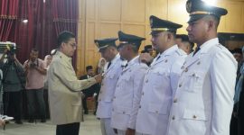 Ket. Foto : Walikota Langsa, Jeffry Sentana S Putra, SE, melantik sejumlah Pejabat Pemerintah Kota Langsa. 