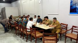 
Ket. Foto : PC F. SPTI Kota Pekanbaru, Menghadiri Undangan Pihak Polresta Pekanbaru dan Dinas Tenaga Kerja Kota Pekanbaru. 