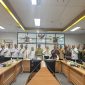 Ket. Foto : Bupati Bengkalis, Kasmarni, saat menghadiri Rapat Koordinasi Kontraktor Kontrak Kerja Sama Minyak dan Gas Bumi (KKKS) di Kantor SKK Migas Perwakilan Sumbagut, Pekanbaru.