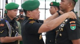 Ket. Foto : Pangdam XIX/TT, Pimpin Sertijab Danrem 031/Wira Bima, Dari Brigjen TNI Jarot Suprihato Kepada Brigjen TNI Agustatius Sitepu, di Aula Kharuddin Nasution Makodam XIX/Tuanku Tambusai, Pekanbaru (Foto : Istimewa)