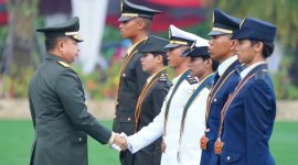 Ket. Foto : Panglima TNI Jenderal Agus Subiyanto melantik 260 perwira prajurit karier program khusus tahun 2026. (Foto: Dok. Puspen TNI)