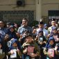 Ket. Foto : Walikota Langsa, Jeffry Sentana S Putra, SE, dan Wakil Walikota Langsa, Muhammad Haikal Alfisyahrin, ST, Bersama Sejumlah Murid Penerima Bantuan