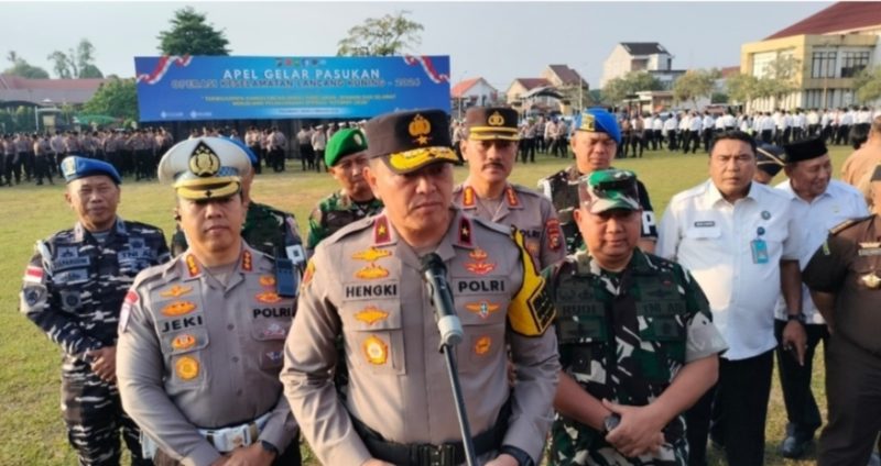 Ket. Foto : Wakapolda Riau Brigjen Pol Dr Hengki Haryadi SIK MH, saat memberikan keterangan pers usai apel pasukan Operasi Keselamatan Lancang Kuning 2026, Senin (02/02/2026)