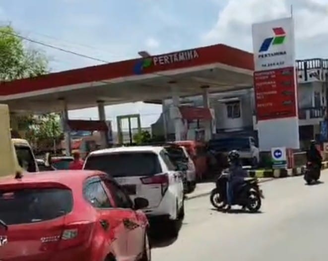 Ket. Foto : Salah Satu SPBU, yang saat ini masih berjalan, dan ketersedian BBM masih normal