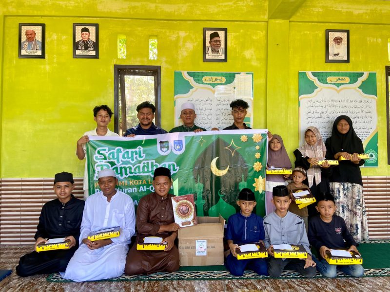 Ket. Foto : Pimpinan Cabang Serikat Mahasiswa Muslimin Indonesia (SEMMI) Kota Langsa Menyalurkan bantuan Al-Qur'an Serta Santunan kepada anak Yatim.
