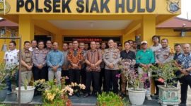 Ket. Foto : Foto Bersama, Usai Rangkaian Pisah Sambut, Kapolsek Lama Kepada Kapolsek Baru. 
