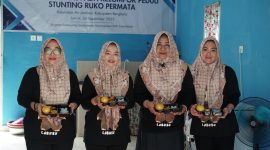 Ket. Foto : Kader Posyandu di Kelurahan Air Jamban, Duri Bengkalis menginisiasi dapur sehat dalam upaya menghadirkan makanan bergizi pencegahan stunting. 
