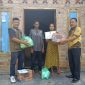 Ket. Foto : Penyaluran bantuan, oleh Kepala Pelaksana BPBD Way Kanan, Sufrianto, S.A.N., didampingi Camat Negeri Agung, Hepi Haryanto, S.E. 
