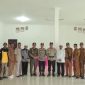 Ket. Foto : Kapolres bersama pejabat dari Polda Riau, personel Polres Rohil, unsur pemerintah daerah, tokoh masyarakat, tokoh agama, dan perangkat desa usai Pelantikan Kapolsek di Kantor Camat Pasir Limau Kapas, Kabupaten Rokan Hilir. (hms) 