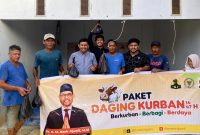 Keterangan foto : Ketua Barisan Muda MJ Kota Langsa, Muhammad Reza, S.H, Fasilitasi Pembagian Daging Hewan Qurban Anggota DPR-RI
