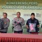 Keterangan foto : Kapolresta Pekanbaru,  Kombes Pol Muharman Arta saat konferensi pers di Mapolresta Pekanbaru. 