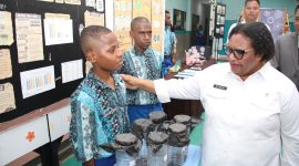Keterangan Foto : Wakil Menteri Dalam Negeri (Wamendagri) Ribka Haluk memberikan semangat kepada putra-putri Papua di Sekolah GenIUs