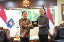 Keterangan Foto: Menteri Dalam Negeri (Mendagri) Tito Karnavian menerima kunjungan Direktur Utama TVRI, Tb. Fiki Chikara Satari, di Kantor Kemendagri, Jakarta, Jumat (12/6/2026). (Foto: Puspen Kemendagri)