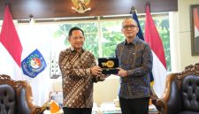 Keterangan Foto: Menteri Dalam Negeri (Mendagri) Tito Karnavian menerima kunjungan Direktur Utama TVRI, Tb. Fiki Chikara Satari, di Kantor Kemendagri, Jakarta, Jumat (12/6/2026). (Foto: Puspen Kemendagri)