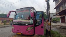 Keterangan Foto: Suasana pelepasan 200 warga penerima bantuan sosial di halaman Kantor Polsek Medan Labuhan. (dok.Ist)