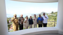 Keterangan Foto: Menteri Dalam Negeri Muhammad Tito Karnavian (tengah) bersama Gubernur Papua Mathius D. Fakhiri dan sejumlah kepala daerah se-Tanah Papua usai rapat koordinasi persiapan Sensus Ekonomi 2026 di Gedung Negara Papua, Jayapura, Senin (22/6/2026). (Foto: Puspen Kemendagri)