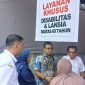 Keterangan foto : Wali Kota Langsa, Jeffry Sentana S. Putra, turun langsung meninjau proses penyaluran Bantuan Hidup (Jadup), di Kantor Pos Cabang Langsa, Rabu (24/06/2026)