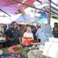 Keterangan Foto: Walikota Langsa, Jeffry Sentana S. Putra, SE, turun langsung ke Pasar Kota Langsa untuk memantau harga dan ketersediaan bahan kebutuhan pokok, Kamis (25/6/2026).
