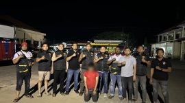 Keterangan Foto: Tim Unit Reaksi Cepat (URC) Satreskrim Polres Langsa mengamankan terduga pelaku tindak pidana pelecehan seksual terhadap anak di bawah umur.