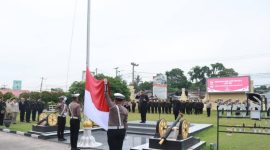 Keterangan foto : Kapolres Kampar, AKBP Boby Putra Ramadhan Sebayang, saat memimpin Upacara Peringatan Hari Lahir Pancasila di Lapangan Upacara Mapolres Kampar. (dok.ist) 