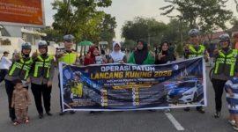 Keterangan Foto: Petugas Kepolisian dari Satuan Lalu Lintas (Satlantas) Polresta Pekanbaru tengah melakukan sosialisasi Operasi Patuh Lancang Kuning 2026 kepada masyarakat.
(Dok. Satlantas Polresta Pekanbaru)
