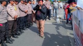 Keterangan Foto: Aksi damai AMATIR meminta Kejari Pekanbaru mengusut tuntas dugaan penyimpangan dana perjalanan dinas dan anggaran makan minum di lingkungan Sekretariat DPRD Kota Pekanbaru.(dok.ist) 