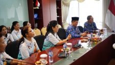 Keterangan Foto: Peserta Pesprawi saat dilepas Plt Gubri Riau, SF Hariyanto.
(Dok. Ist)