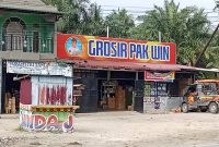 Keterangan foto: Toko Grosir Pak Win di Kecamatan Kulim, Pekanbaru, yang diduga menjadi salah satu tempat peredaran rokok tanpa pita cukai.

