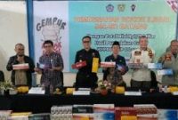 Keterangan foto :  Petugas Bea Cukai Langsa tengah melakukan ekspos barang hasil pengungkapan yang tidak dilengkapi dokumen kepabeanan resmi, pada periode Semester I Tahun 2026.

