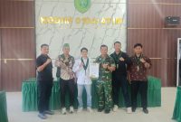 Keterangan foto : HMI Cabang Langsa yang dipimpin Ketua Abdi Maulana bersama perwakilan komisariat (Vemansyah dari Hukum Unsam, Baldan dari Ekonomi Unsam, dan Rifqi dari FKIP Unsam) menyambangi Makodim 0104/Aceh Timur, Kamis, 9 Juli 2026.