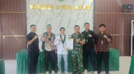 Keterangan foto : HMI Cabang Langsa yang dipimpin Ketua Abdi Maulana bersama perwakilan komisariat (Vemansyah dari Hukum Unsam, Baldan dari Ekonomi Unsam, dan Rifqi dari FKIP Unsam) menyambangi Makodim 0104/Aceh Timur, Kamis, 9 Juli 2026.
