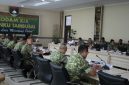 Keterangan foto : Asisten Operasi (Asops) Kasdam XIX/Tuanku Tambusai memimpin pelaksanaan Laporan Awal Kesiapan Tugas Satuan Tugas Yonif 132/Bima Sakti Tahun 2026 yang berlangsung di Ruang Lantai II Makodam XIX/Tuanku Tambusai, Pekanbaru. 