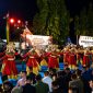 Keterangan Foto: Penampilan tarian daerah dalam pembukaan Festival Rakyat 2026 di depan Kediaman Wali Kota Pekanbaru, Jalan Jenderal Ahmad Yani No. 22, Selasa (14/7/2026) malam.