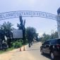 Keterangan Foto: Gapura Kota Langsa tampil dengan wajah baru usai direhabilitasi. Pembaruan ini tidak hanya memperbaiki fisik, tetapi juga memperkuat estetika dan citra kota di mata pengunjung.
