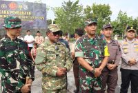 Keterangan Foto: Bupati Pelalawan Zukri bersama Danrem 031/Wira Bima Brigjen TNI Agustatius Sitepu, S.Sos., M.Si., M.Han., serta jajaran Forkopimda, TNI, Polri, tokoh masyarakat, dan tamu undangan usai upacara pembukaan TMMD Ke-129 di Pelalawan. (dok.ist) 