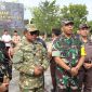 Keterangan Foto: Bupati Pelalawan Zukri bersama Danrem 031/Wira Bima Brigjen TNI Agustatius Sitepu, S.Sos., M.Si., M.Han., serta jajaran Forkopimda, TNI, Polri, tokoh masyarakat, dan tamu undangan usai upacara pembukaan TMMD Ke-129 di Pelalawan. (dok.ist) 
