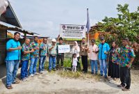 Keterangan Foto: BPJS Ketenagakerjaan Duri, Bobby Setiawan Putra, menyerahkan Santunan Jaminan Kematian kepada Ahli Waris Pekerja PT. SUEK, disaksikan oleh Ketua PUK F.SPTI-K.SPSI, Asman; Mill Manager PT. SUEK, Hasan Basri; Sekretaris Caretaker PC F.SPTI-K.SPSI Bengkalis Daratan, Mampe Rotua; serta Bendahara Caretaker, Yeni Risna Anora.
