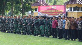 Keterangan Foto: Dandim 0301/Pekanbaru selaku Dansubwil Pekanbaru, Kolonel Inf Ikhsanudin, S.Sos., M.M., memimpin Apel Gelar Pasukan Pengamanan VVIP di Lapangan Mal Pelayanan Publik (MPP), Jalan Jenderal Sudirman, Kota Pekanbaru, Kamis (16/7/2026).