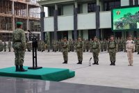 Keterangan Foto : Kapoksahli Kodam XIX/Tuanku Tambusai, Brigjen TNI M. Yahya, S.A.P., bertindak sebagai Inspektur Upacara Bendera Bulanan di Makodam XIX/Tuanku Tambusai, Jumat (17/7/2026).