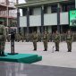 Keterangan Foto : Kapoksahli Kodam XIX/Tuanku Tambusai, Brigjen TNI M. Yahya, S.A.P., bertindak sebagai Inspektur Upacara Bendera Bulanan di Makodam XIX/Tuanku Tambusai, Jumat (17/7/2026).