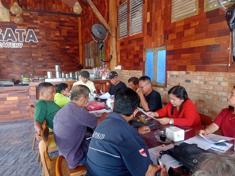 Keterangan Foto : Ketua Panitia saat memimpin rapat perdana Panitia Natal Wartawan, di Pekanbaru. (dok.ist) 
