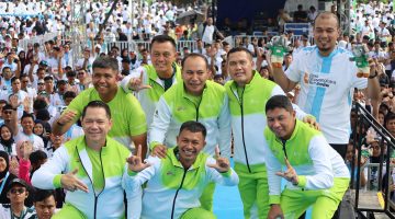 Keterangan Foto: Ribuan peserta memadati Lapangan Mapolda Riau dalam Riau Bhayangkara Run 2026 bertema 